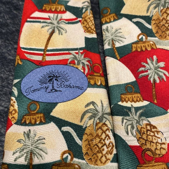 Tommy Bahama Red Green Christmas Tree Ornaments Pineapples Palm Trees Silk Tie - Picture 6 of 6